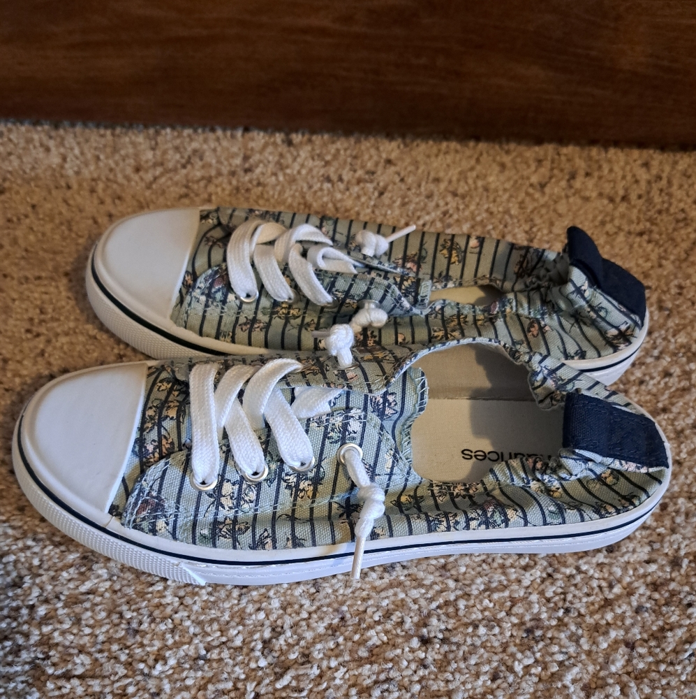 Maurices Sneakers Size 7